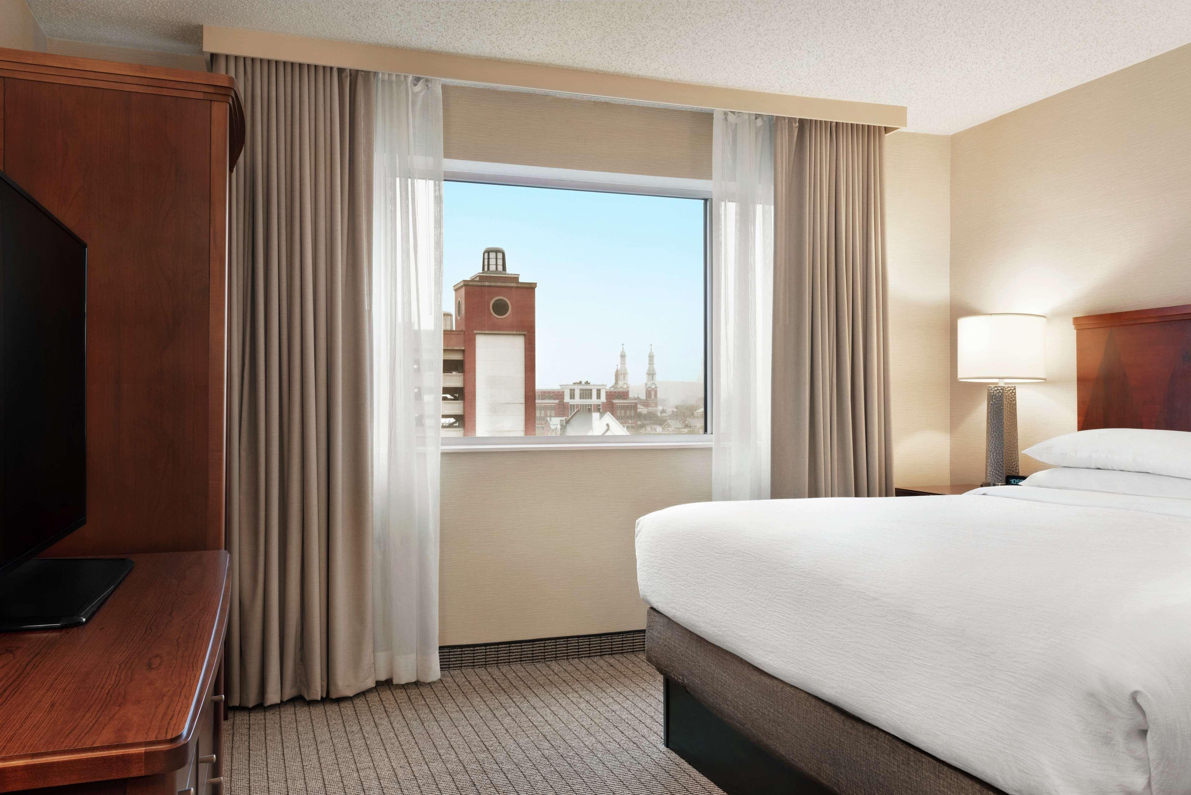 Embassy Suites Cincinnati - Rivercenter Ковингтън Екстериор снимка