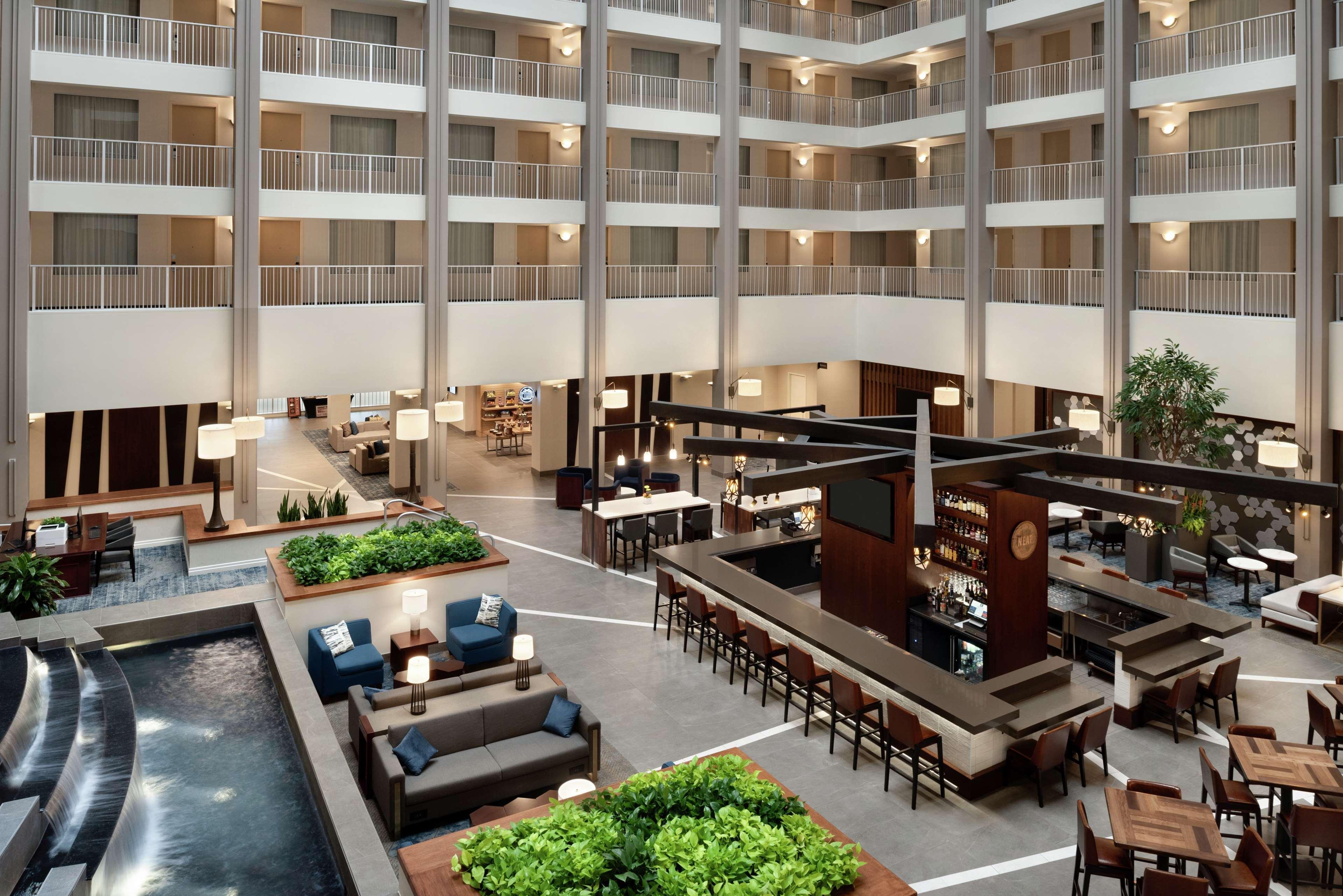 Embassy Suites Cincinnati - Rivercenter Ковингтън Екстериор снимка