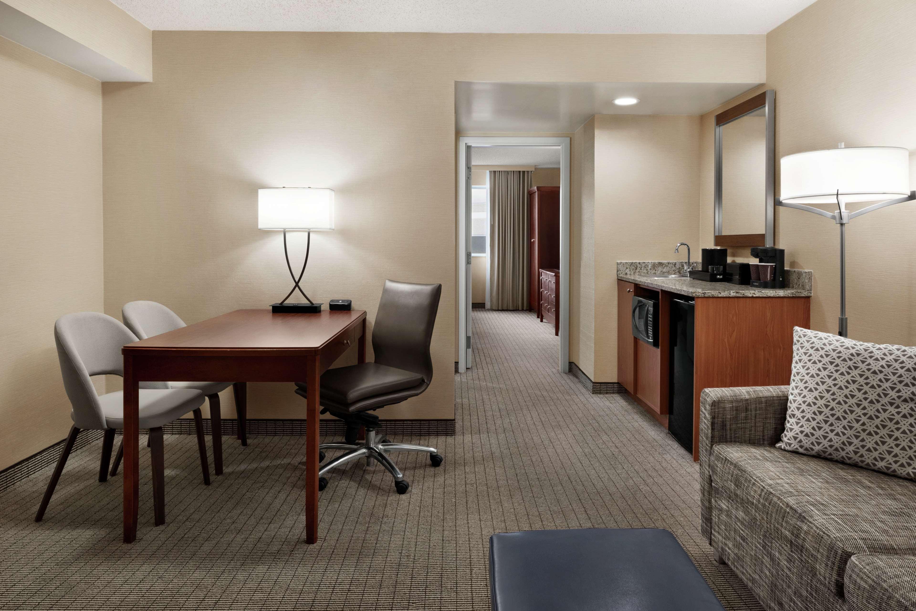 Embassy Suites Cincinnati - Rivercenter Ковингтън Екстериор снимка