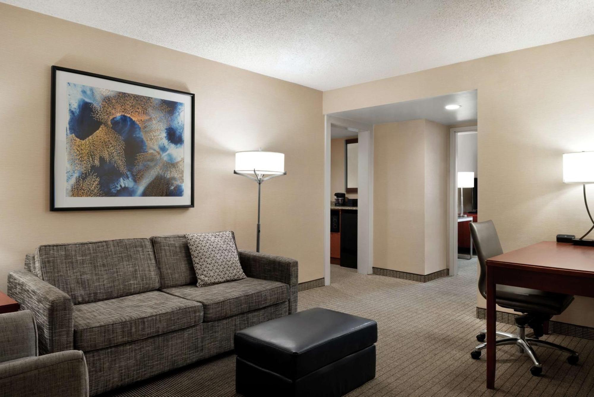 Embassy Suites Cincinnati - Rivercenter Ковингтън Екстериор снимка
