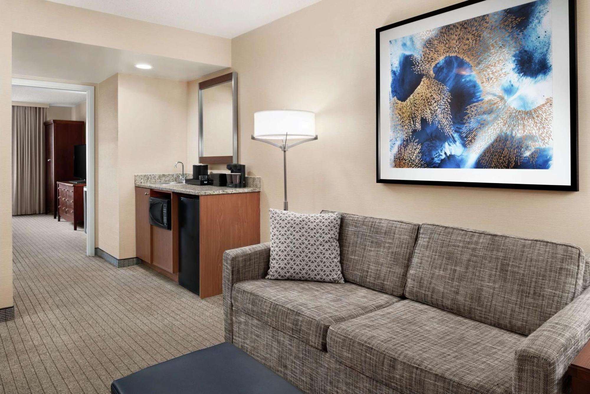 Embassy Suites Cincinnati - Rivercenter Ковингтън Екстериор снимка