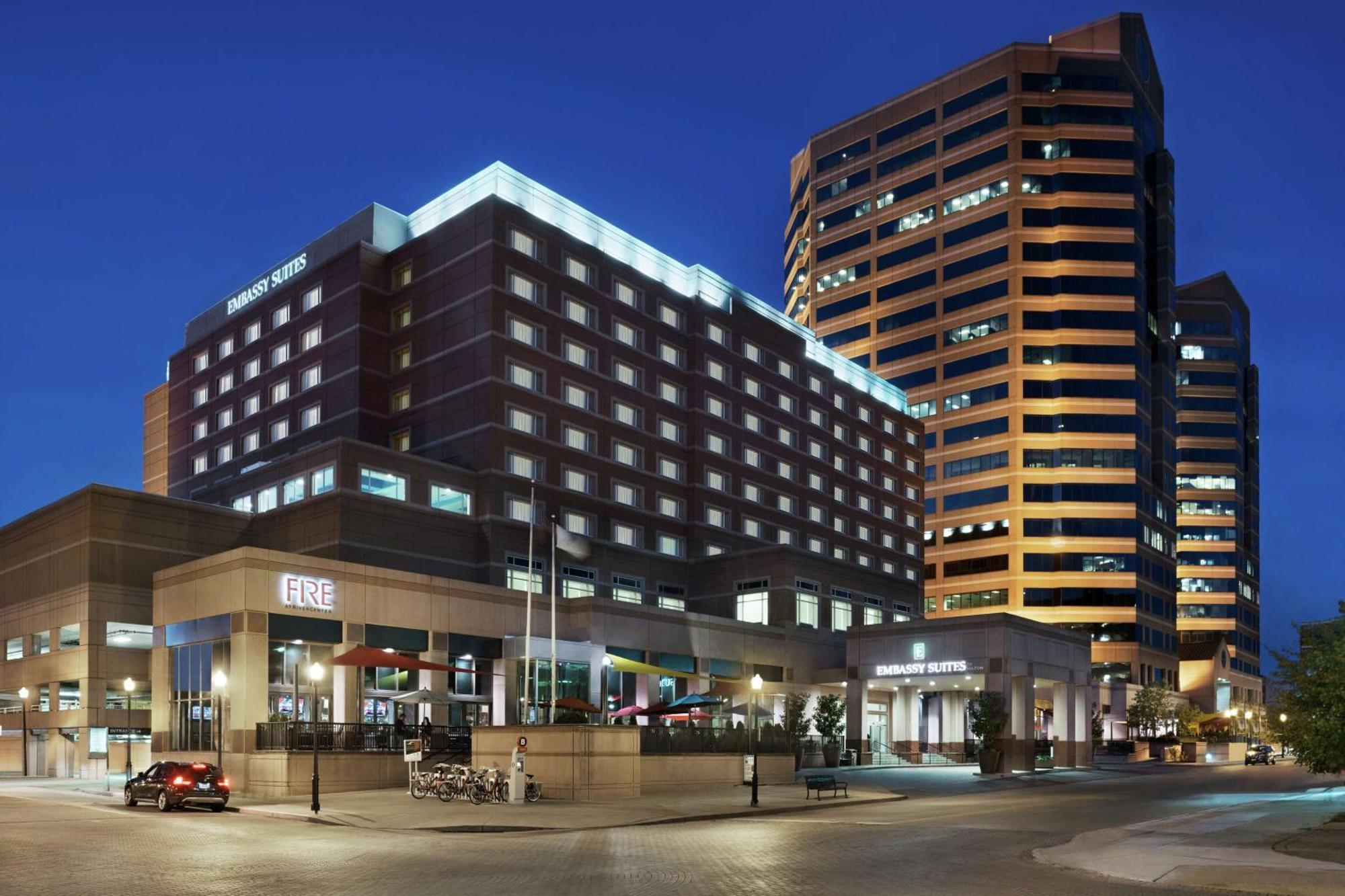 Embassy Suites Cincinnati - Rivercenter Ковингтън Екстериор снимка
