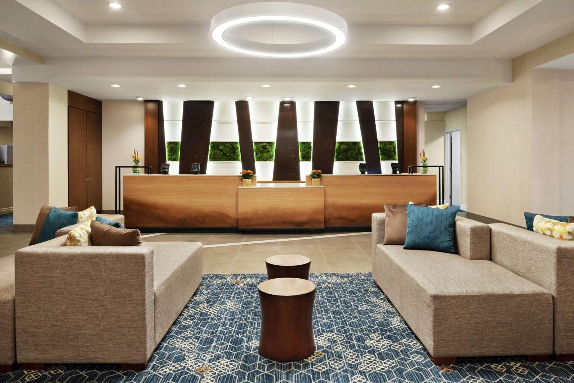 Embassy Suites Cincinnati - Rivercenter Ковингтън Екстериор снимка