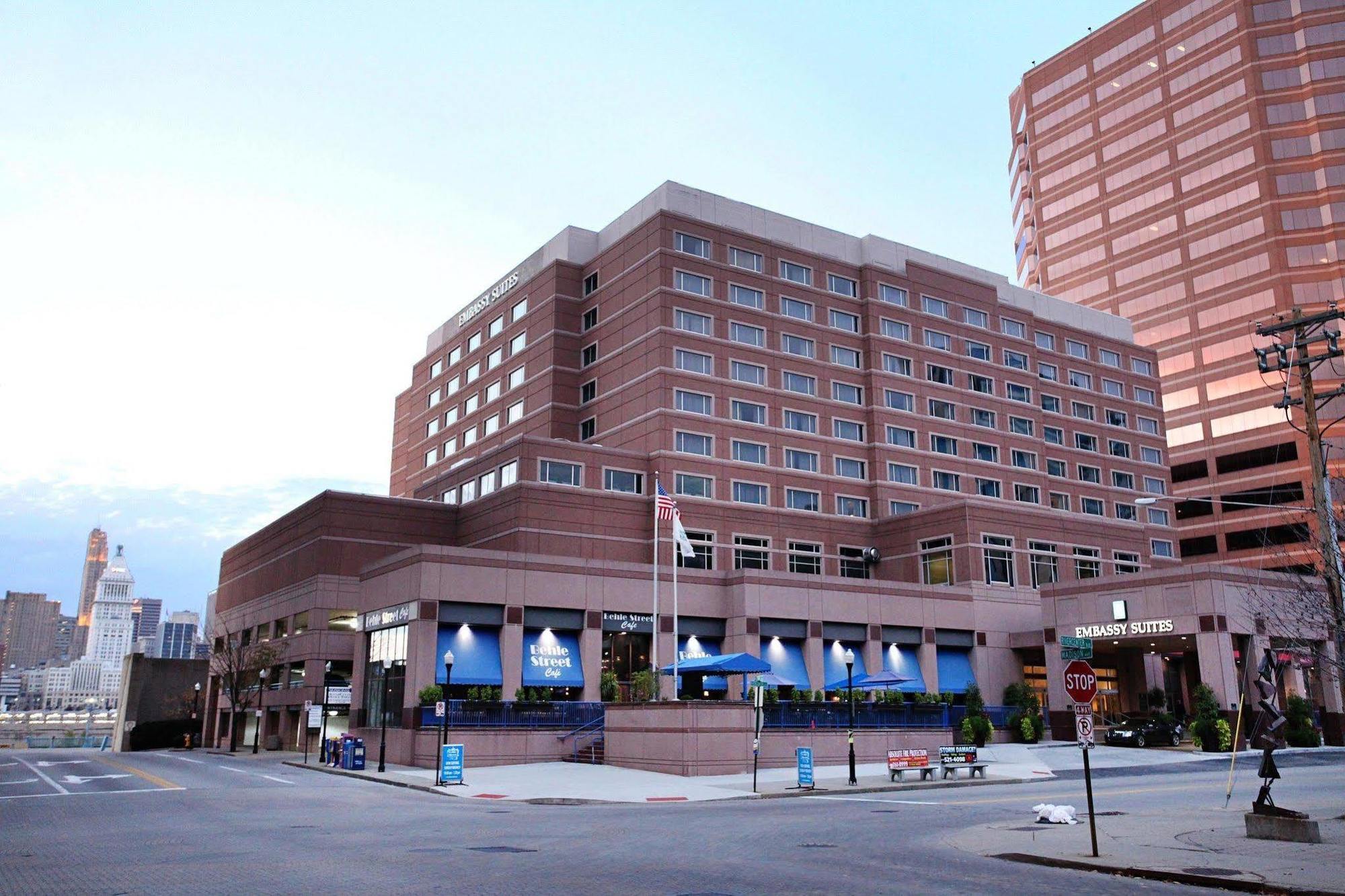 Embassy Suites Cincinnati - Rivercenter Ковингтън Екстериор снимка