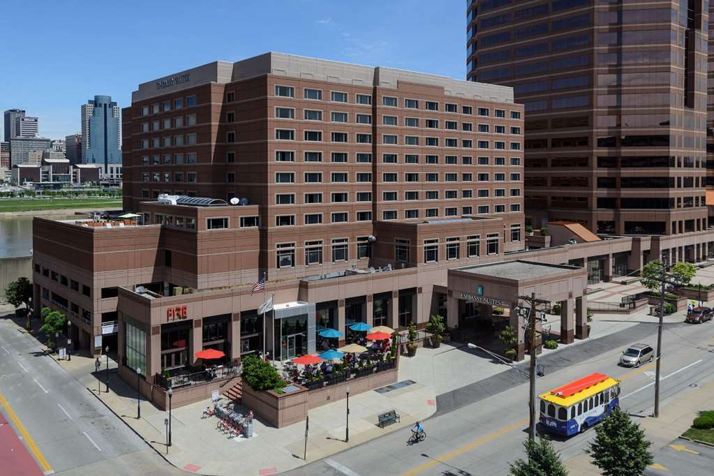 Embassy Suites Cincinnati - Rivercenter Ковингтън Екстериор снимка